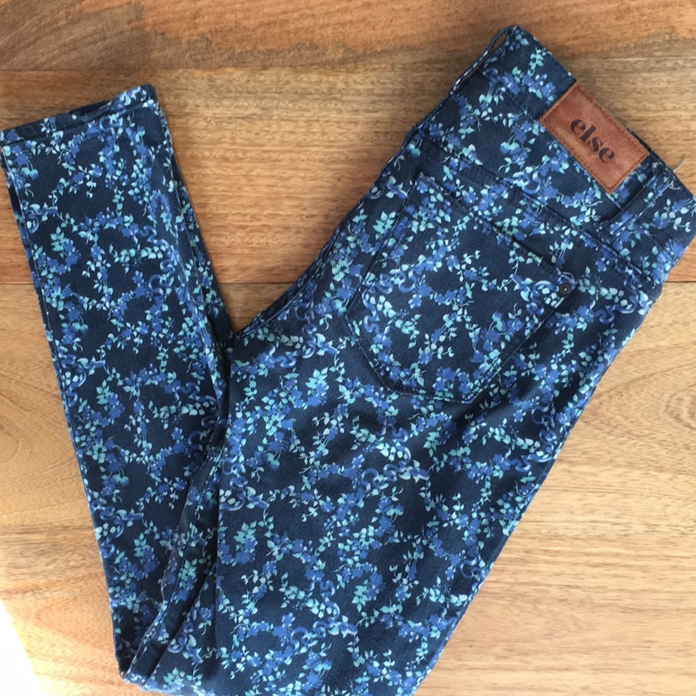 Urban outfitters Floral skinny jeans - super comfy!
